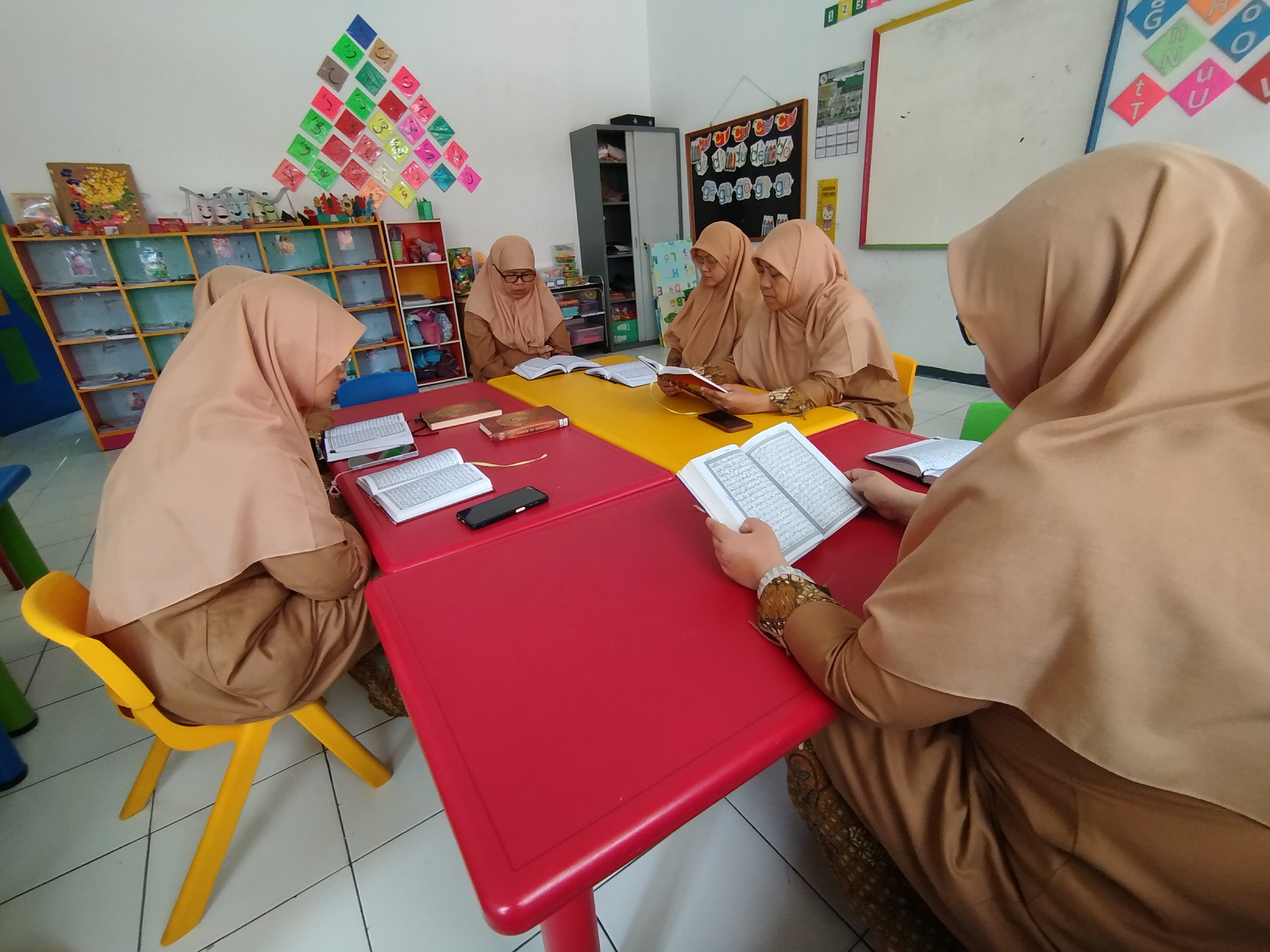 Tenaga Pengajar yang Handal