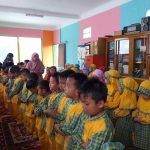 Photo anak sholat