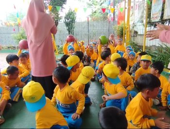 Kegiatan 17 Agustus Bersama Anak dan Orang Tua