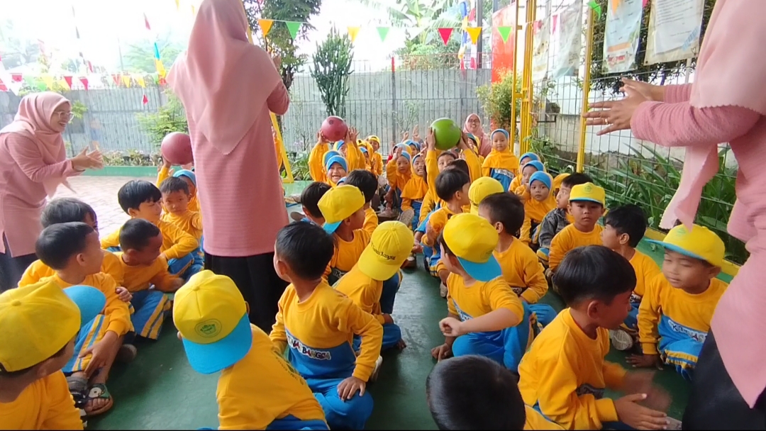 Kegiatan 17 Agustus Bersama Anak dan Orang Tua